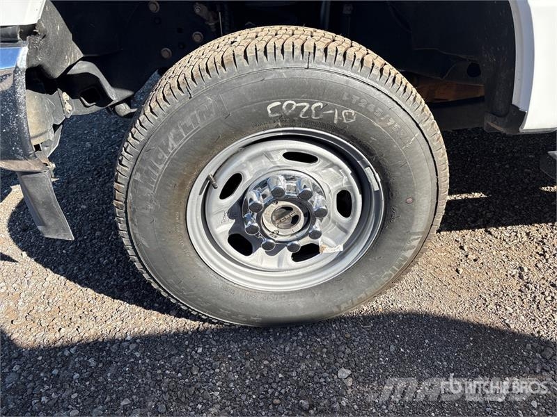 Ford F-250 XL 4x4 Crew Cab Pickup Ostalo