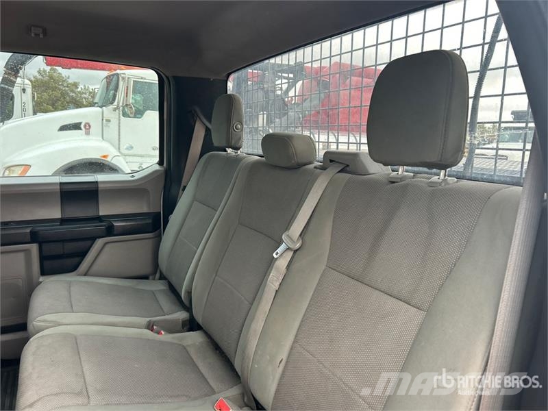 Ford F-250 XL 4x4 Crew Cab Pickup Muu