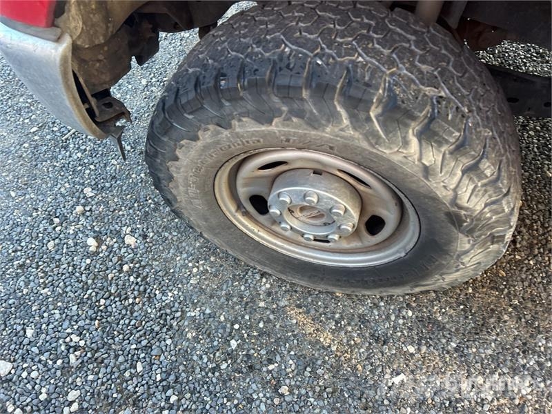 Ford F-250 XL 4x4 Crew Cab Pickup (Inoperable) Ostalo