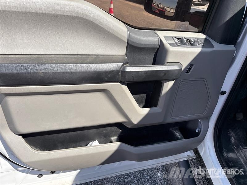 Ford F-250 XL 4x4 Crew Cab Pickup Ostalo