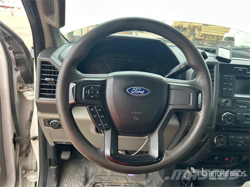 Ford F-250 XL 4x4 Crew Cab Pickup Muu