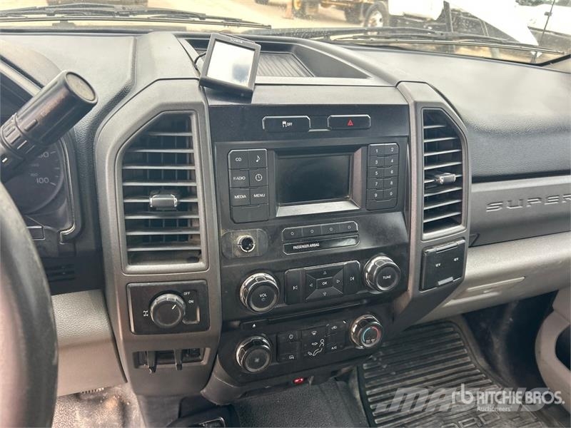 Ford F-250 XL 4x4 Crew Cab Pickup Muu