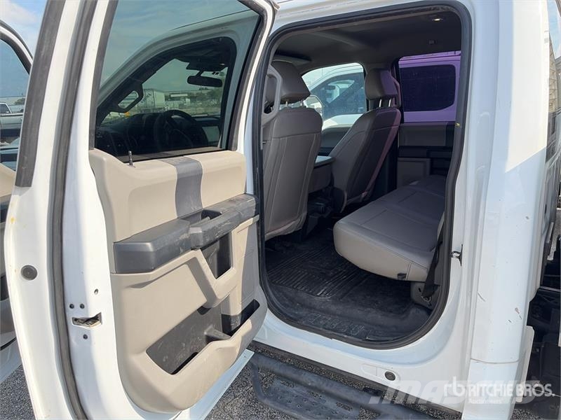 Ford F-250 XL 4x4 Crew Cab Utility Truck Madelkaubikud