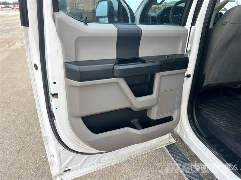 Ford F-250 XL 4x4 Crew Cab Pickup Muu