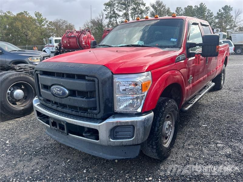 Ford F-250 XL 4x4 Crew Cab Pickup (Inoperable) Ostalo