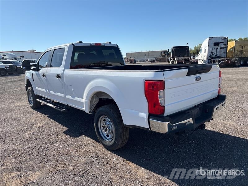 Ford F-250 XL 4x4 Crew Cab Pickup Ostalo