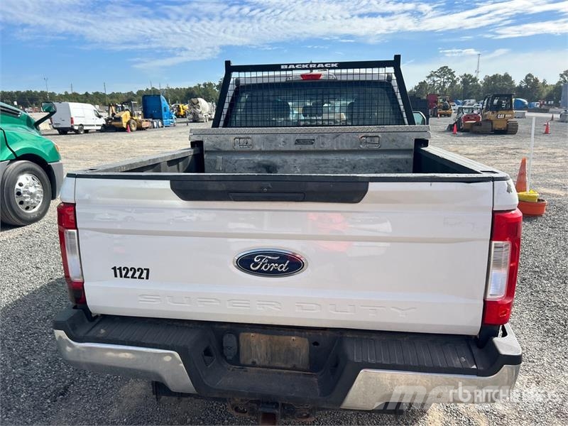 Ford F-250 XL 4x4 Crew Cab Pickup Citi