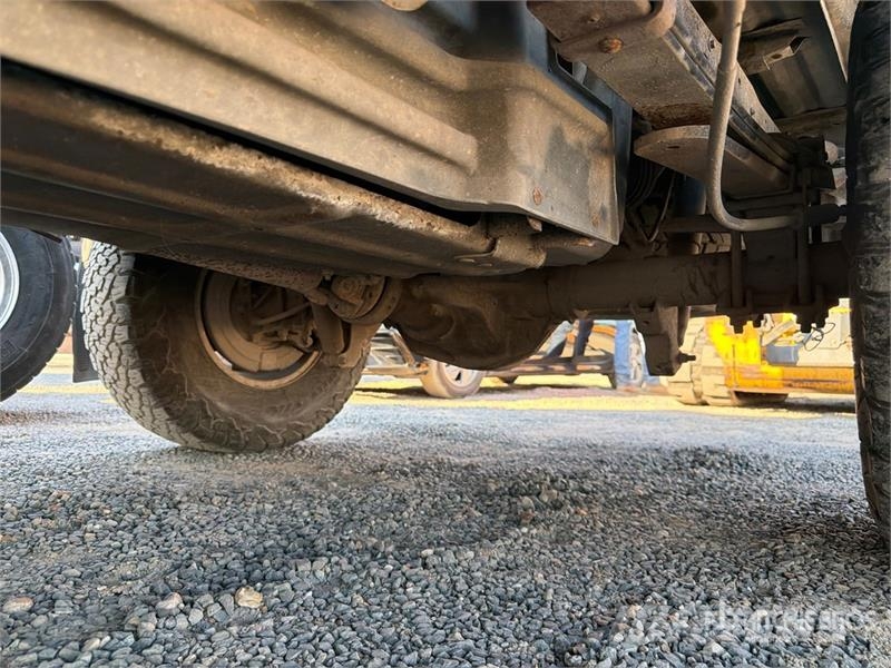 Ford F-250 XL 4x4 Crew Cab Pickup Ostalo