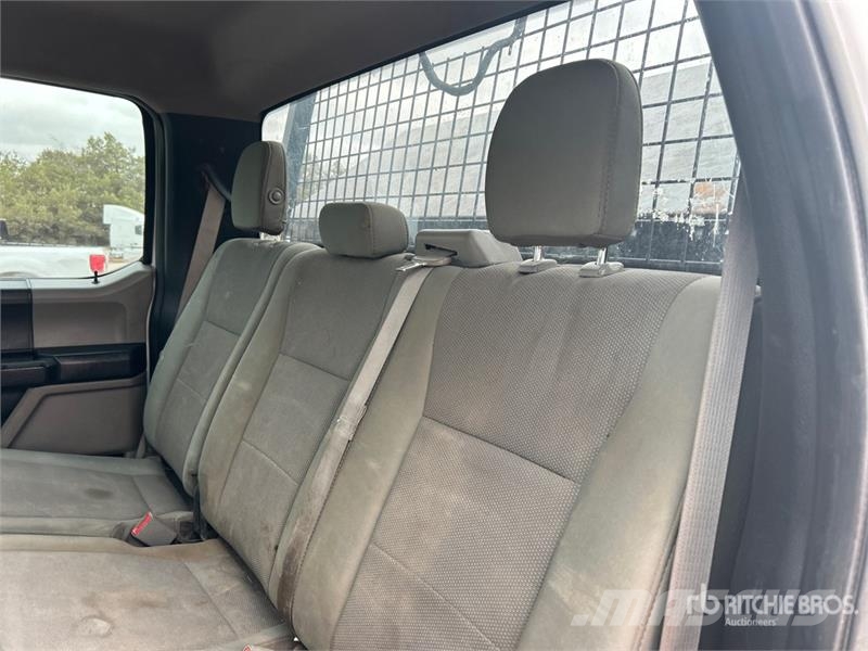 Ford F-250 XL 4x4 Crew Cab Pickup Muu