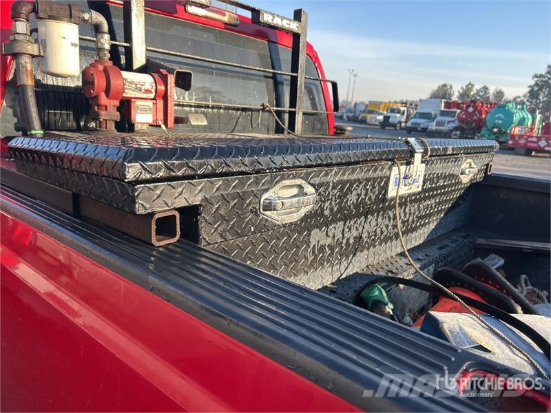 Ford F-250 XL 4x4 Crew Cab Pickup (Inoperable) Ostalo