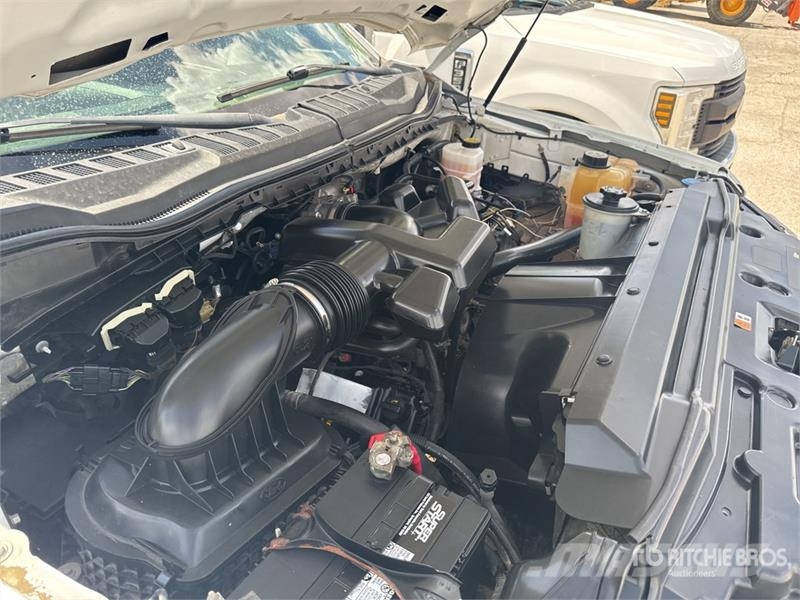 Ford F-250 XL 4x4 Crew Cab Service Truck Pilsētas atkritumvedēji