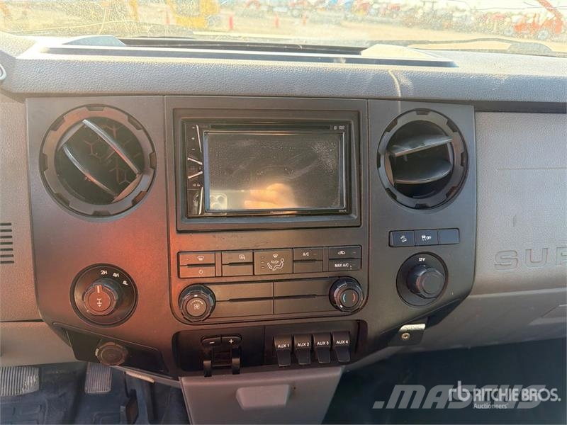Ford F-250 XL 4x4 Crew Cab Pickup Ostalo