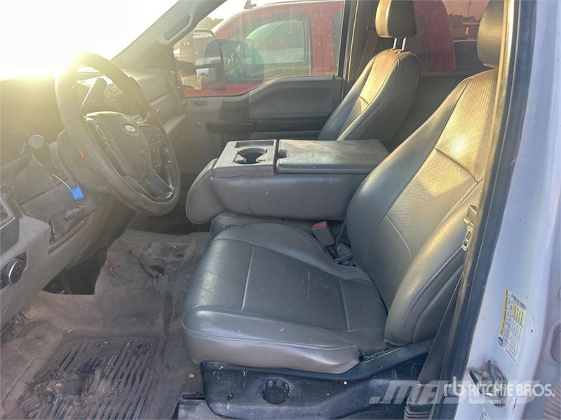 Ford F-250 XL 4x4 Crew Cab Pickup Furgoni altro
