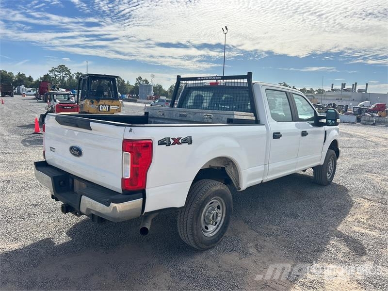 Ford F-250 XL 4x4 Crew Cab Pickup Citi