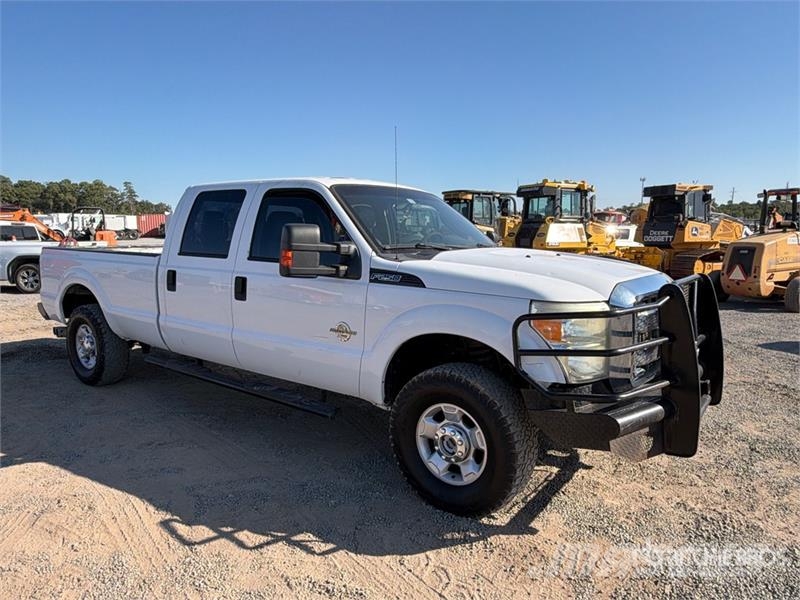 Ford F-250 XL 4x4 Crew Cab Pickup Ostalo