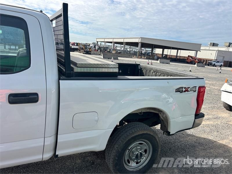 Ford F-250 XL 4x4 Crew Cab Pickup Citi