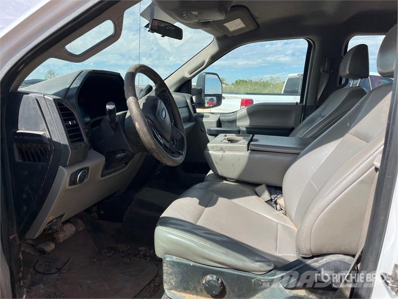 Ford F-250 XL 4x4 Crew Cab Pickup 其他
