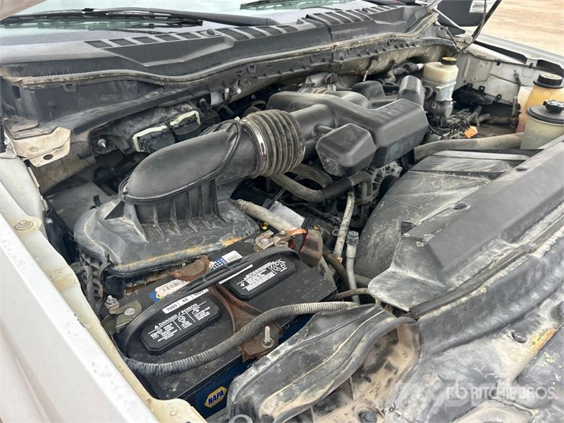 Ford F-250 XL 4x4 Crew Cab Pickup Muu