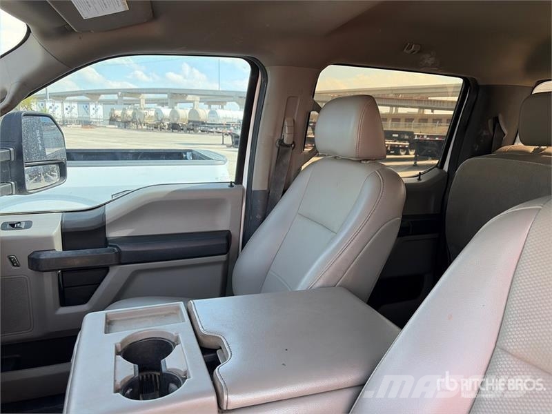 Ford F-250 XL 4x4 Crew Cab Pickup 其他