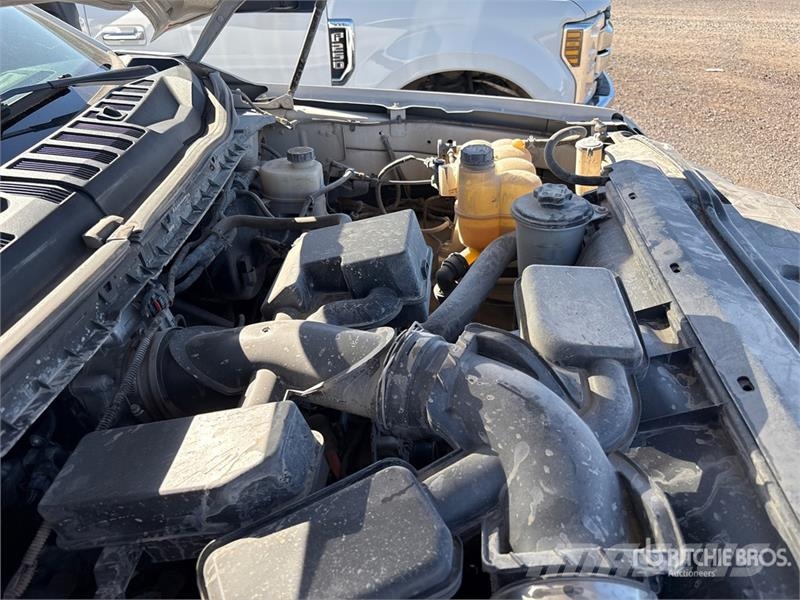Ford F-250 XL 4x4 Crew Cab Pickup Ostalo