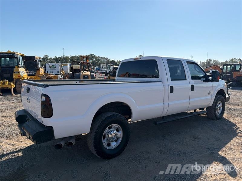 Ford F-250 XL 4x4 Crew Cab Pickup Ostalo