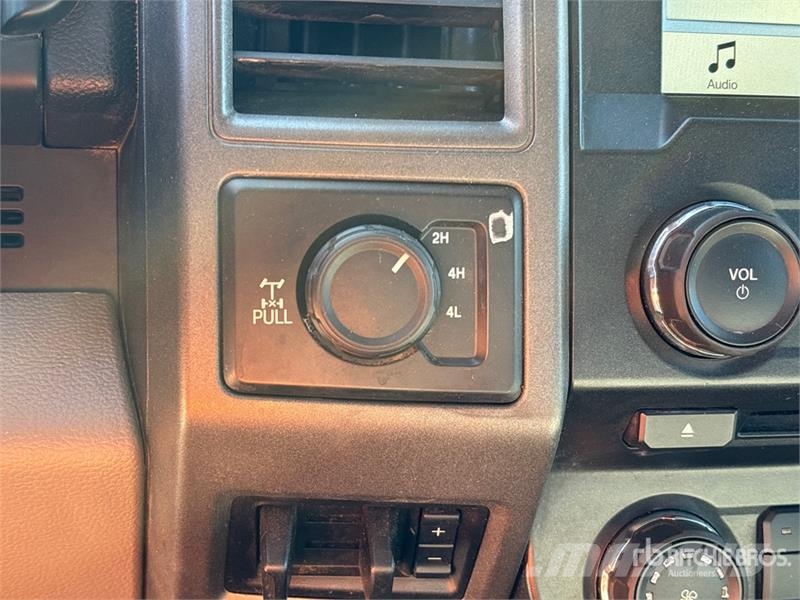 Ford F-250 XL 4x4 Crew Cab Pickup Otras furgonetas