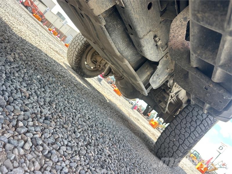 Ford F-250 XL 4x4 Crew Cab Pickup Ostalo