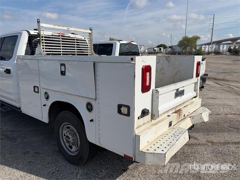 Ford F-250 XL 4x4 Crew Cab Utility Truck Madelkaubikud