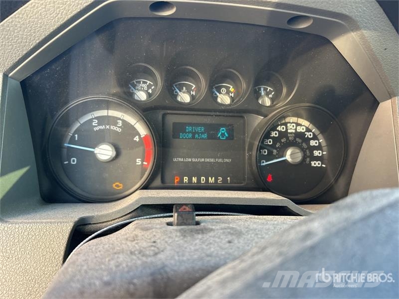 Ford F-250 XL 4x4 Crew Cab Pickup (Inoperable) Ostalo