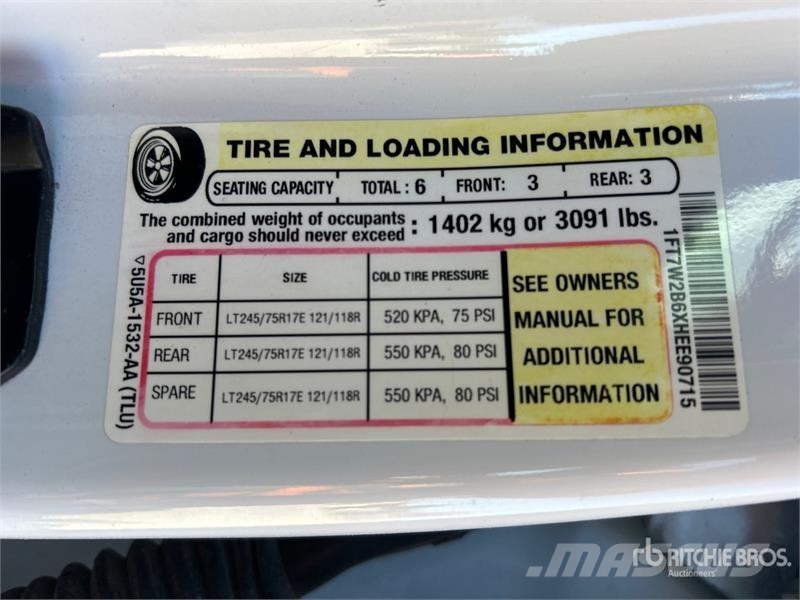 Ford F-250 XL 4x4 Crew Cab Pickup (Inoperable) Autre fourgon / utilitaire