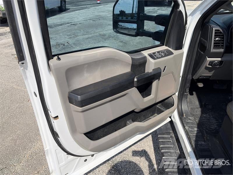 Ford F-250 XL 4x4 Crew Cab Pickup 其他