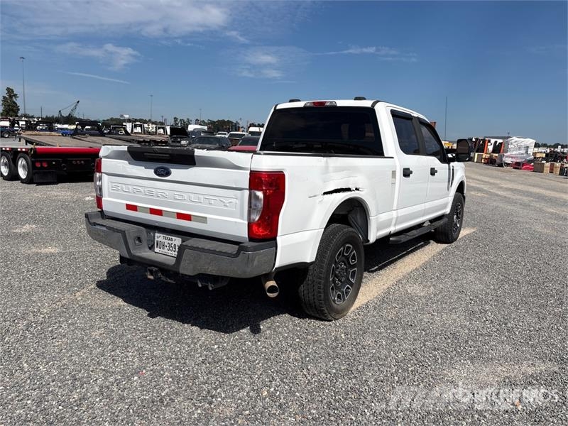 Ford F-250 XL 4x4 Crew Cab Pickup Ostalo