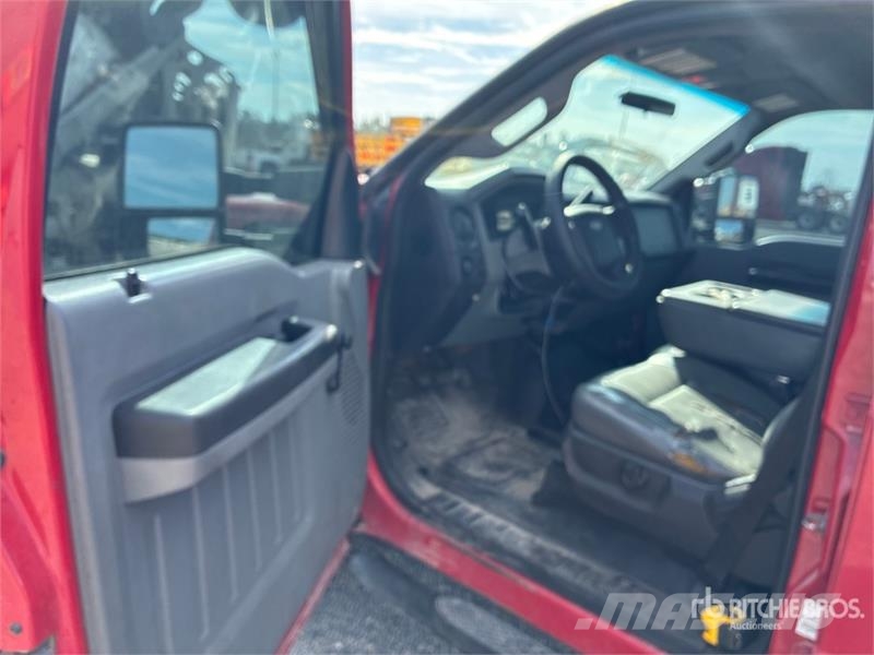 Ford F-250 XL 4x4 Crew Cab Pickup Ostalo