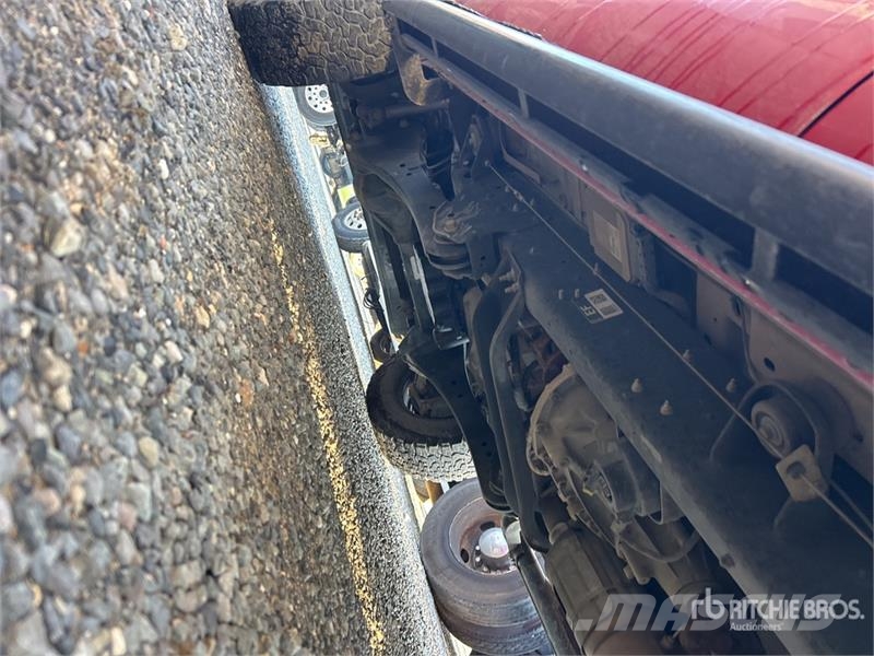 Ford F-250 XL 4x4 Crew Cab Pickup (Inoperable) Ostalo