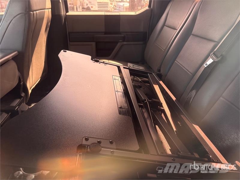 Ford F-250 XL 4x4 Crew Cab Pickup Ostalo