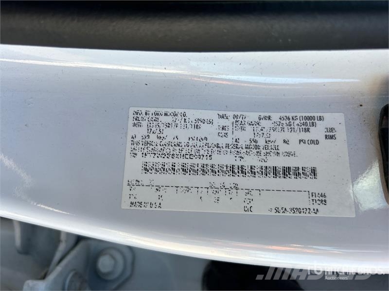 Ford F-250 XL 4x4 Crew Cab Pickup (Inoperable) Autre fourgon / utilitaire