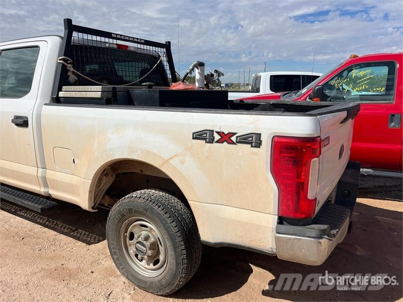 Ford F-250 XL 4x4 Crew Cab Pickup 其他