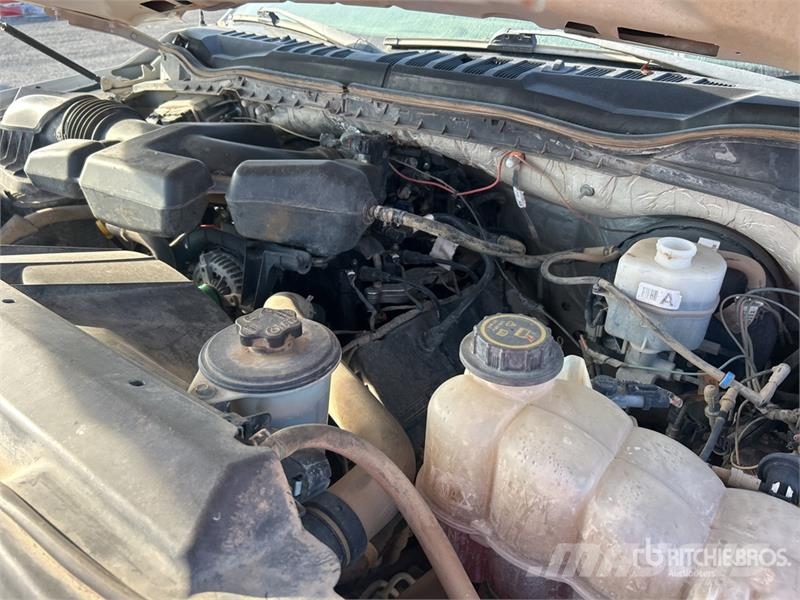 Ford F-250 XL 4x4 Crew Cab Pickup (Inoperable) Muu