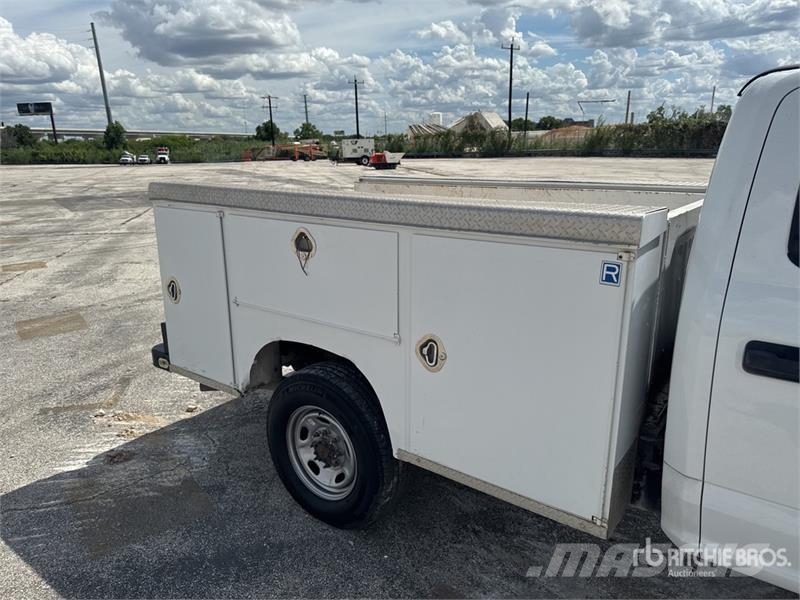 Ford F-250 XL 4x4 Crew Cab Service Truck Pilsētas atkritumvedēji