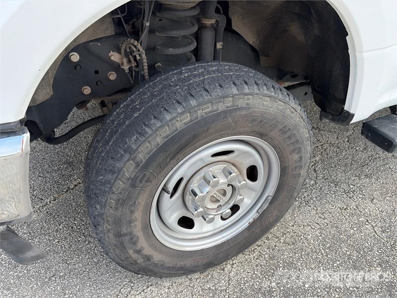 Ford F-250 XL 4x4 Crew Cab Pickup 其他