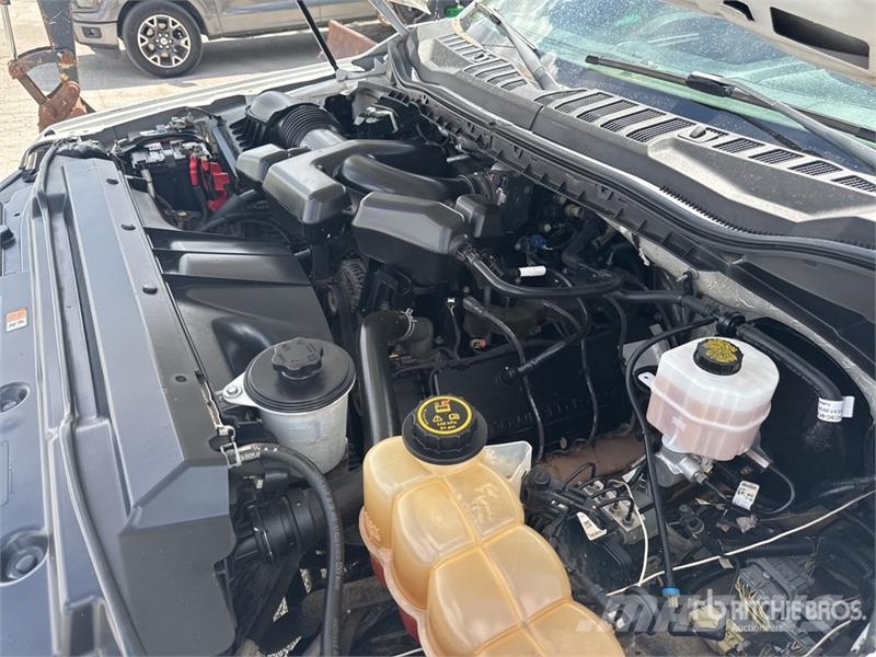 Ford F-250 XL 4x4 Crew Cab Service Truck Pilsētas atkritumvedēji