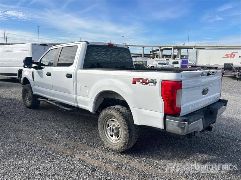 Ford F-250 XL 4x4 Crew Cab Pickup (Inoperable) その他