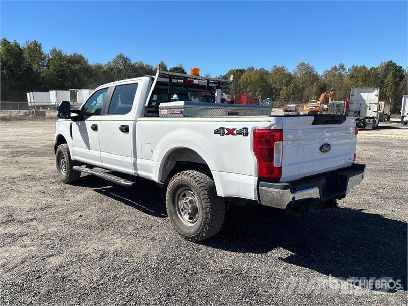Ford F-250 XL 4x4 Crew Cab Pickup Otras furgonetas