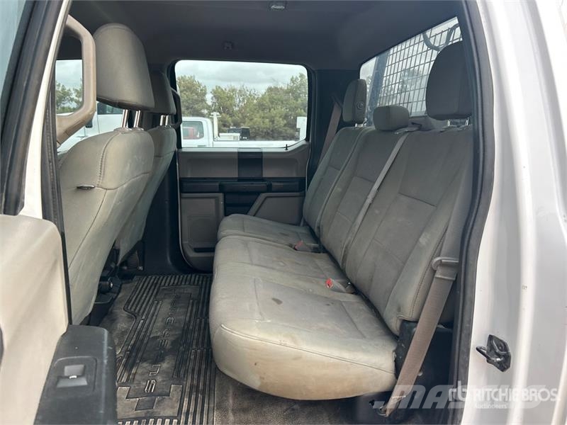 Ford F-250 XL 4x4 Crew Cab Pickup Muu