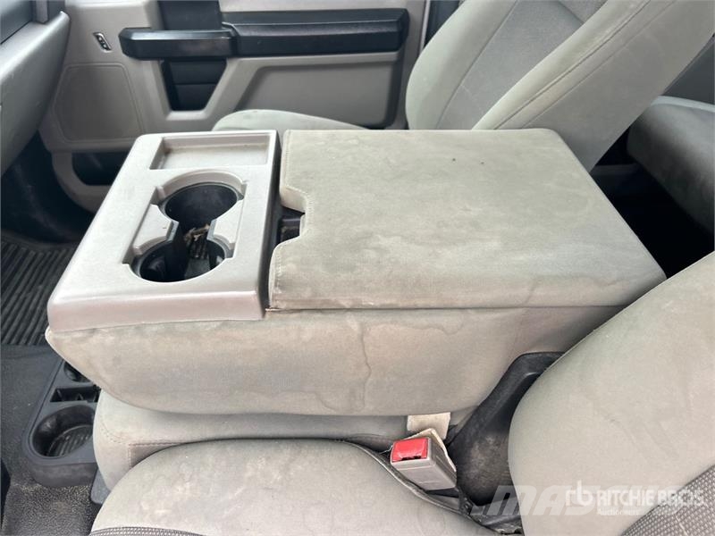 Ford F-250 XL 4x4 Crew Cab Pickup Muu