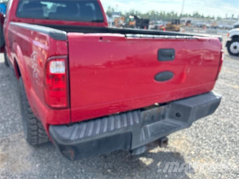 Ford F-250 XL 4x4 Crew Cab Pickup Ostalo