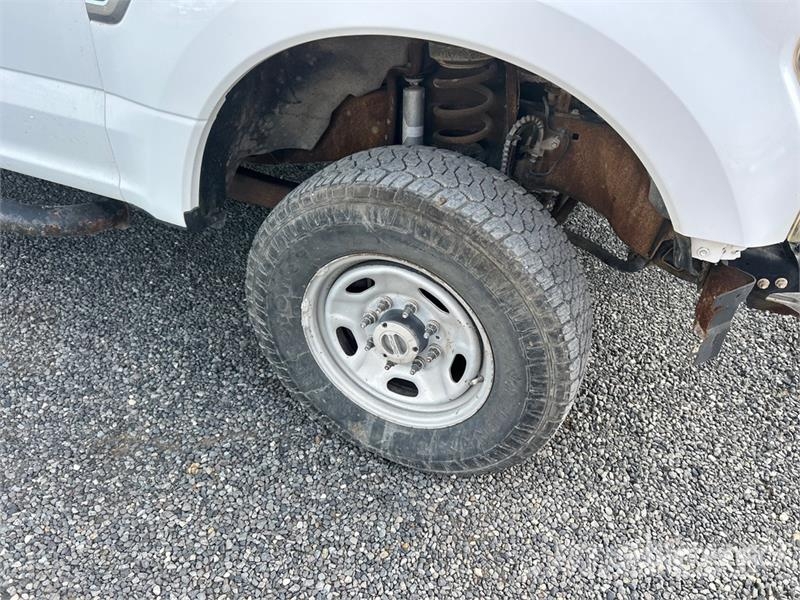 Ford F-250 XL 4x4 Crew Cab Pickup (Inoperable) Citi
