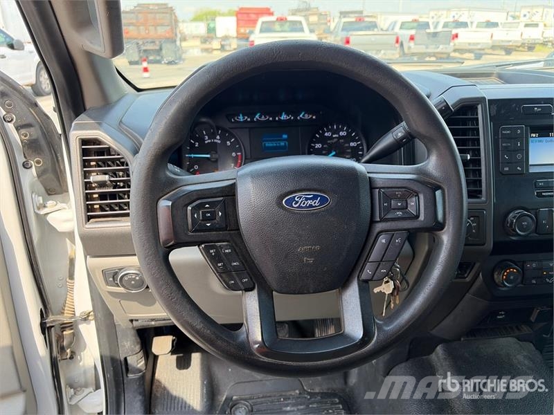 Ford F-250 XL 4x4 Crew Cab Pickup 其他