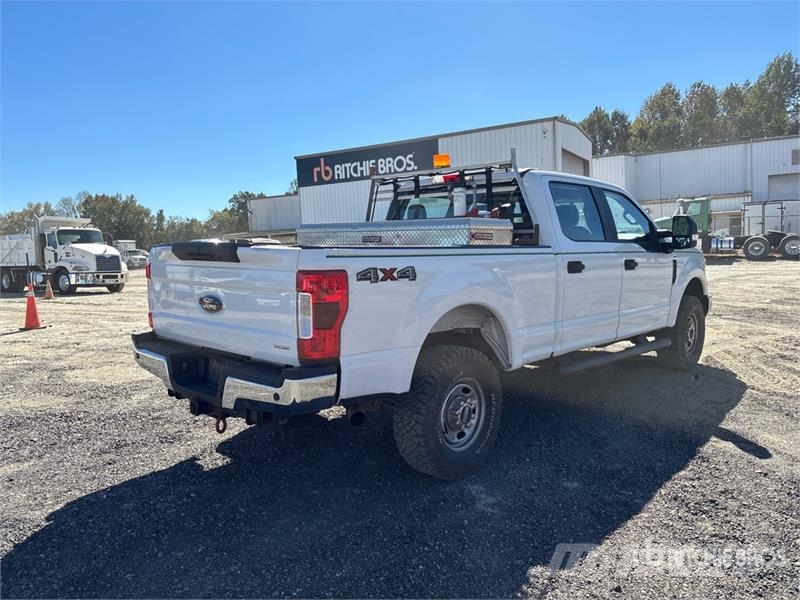 Ford F-250 XL 4x4 Crew Cab Pickup Otras furgonetas
