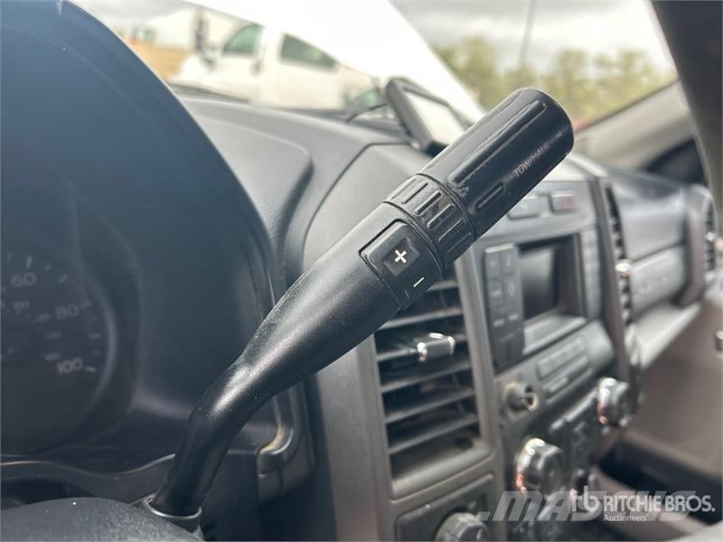 Ford F-250 XL 4x4 Crew Cab Pickup Muu